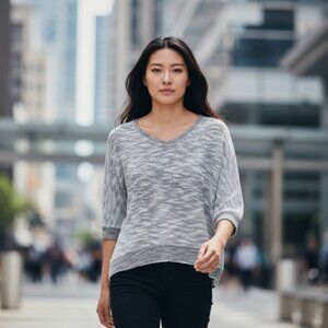 Kut from the Kloth Greige V Neck Sweater Small High Low